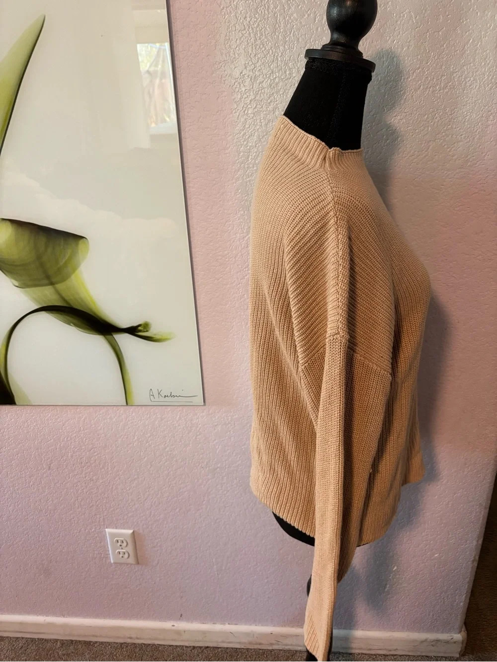 Sweater size medium - Picture 2 of 5